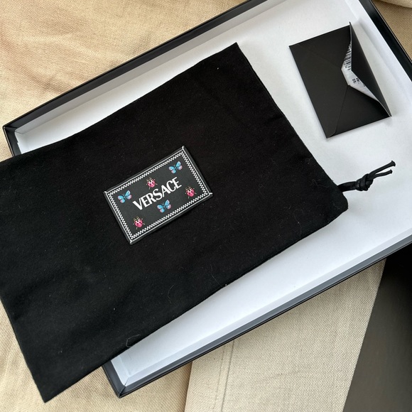 Brand new Versace - Picture 4 of 6